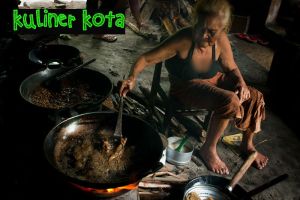 mbah warno penjual Nasi Pecel Baywatch Yogyakarta